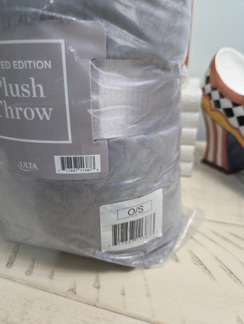 Ulta Beauty Limited Edition Plush Throw Blanket Solid Gray 50